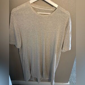 Men’s luluemon crème performance T-shirt